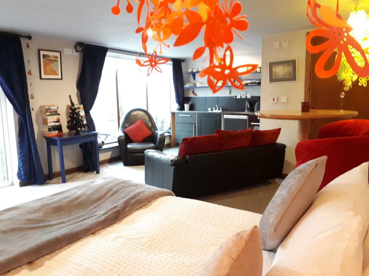 The Village Studio Apartments Moate Ngoại thất bức ảnh